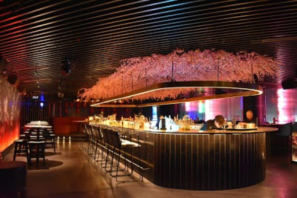 Glow Skybar - Rooftop Bar