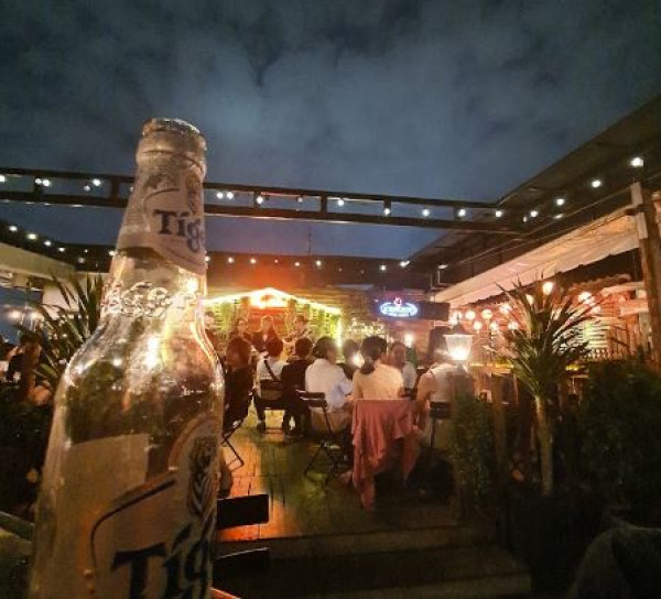 chill-chill-mot-chut-voi-rang-chieu-rooftop-63a19d042bddc.jpg