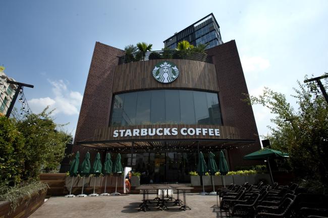 Starbucks New World Le Lai