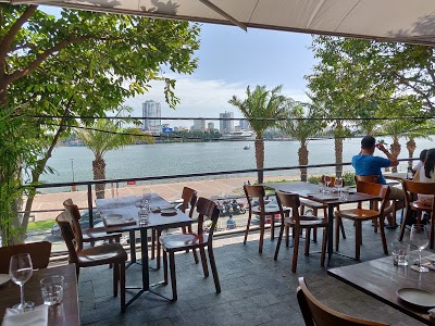 waterfront-danang-restaurant-bar-8.jpg